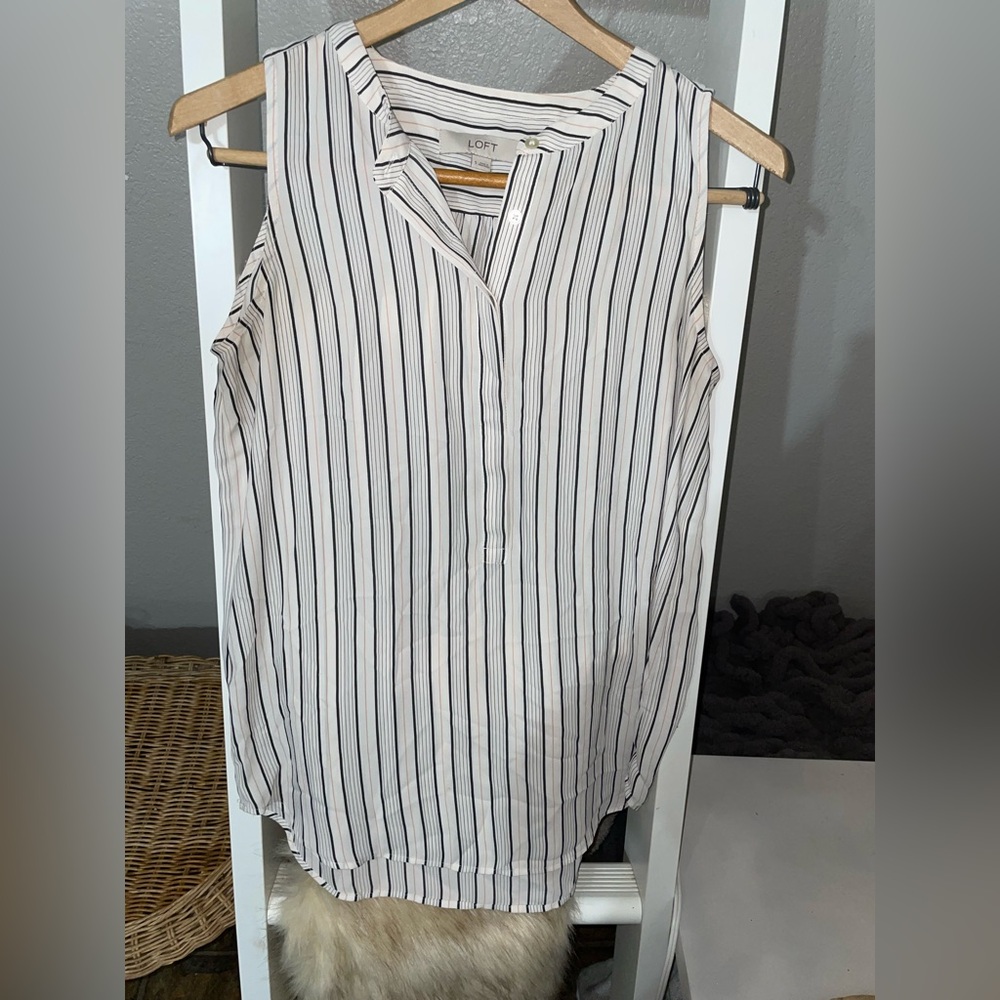 Ann Taylor LOFT Striped Sleeveless Blouse | Size Small